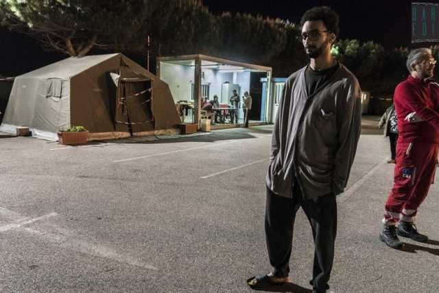 Il grande dormitorio pubblico di Bari: �Passiamo la notte qui e non ci vergogniamo�